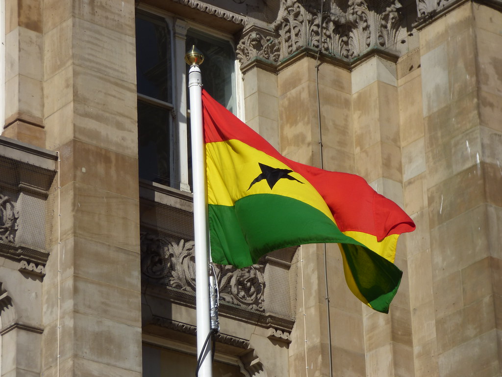 Drapeau du Ghana face à l'ambassade